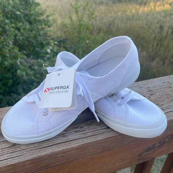Superga Classic White Lace Up Sneakers - never worn - new with tags! - Picture 1 of 8